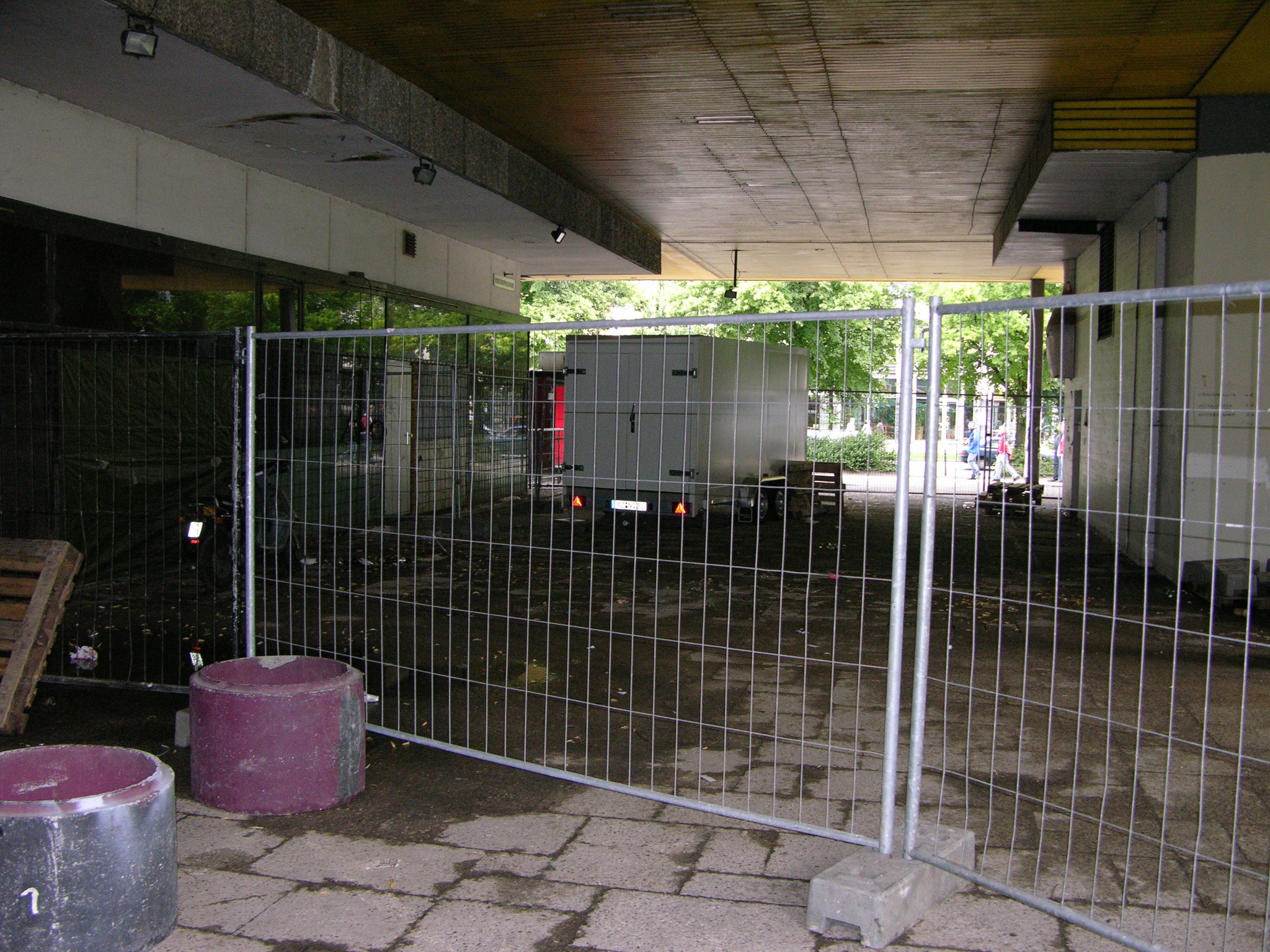 Abgesperrter alter Vitrinenbereich