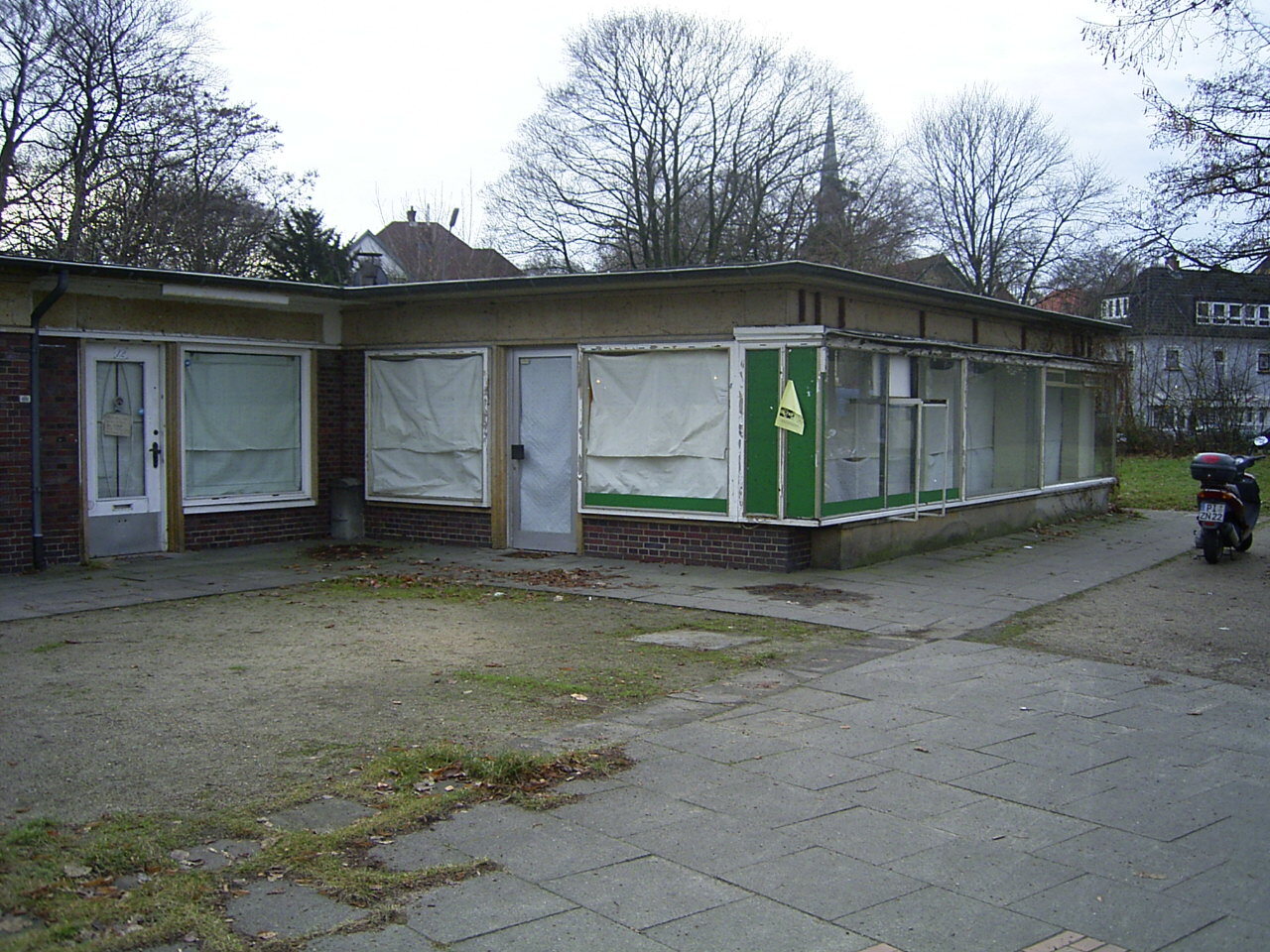 Alte Ladenzeile am Blankeneser Bahnhofsplatz